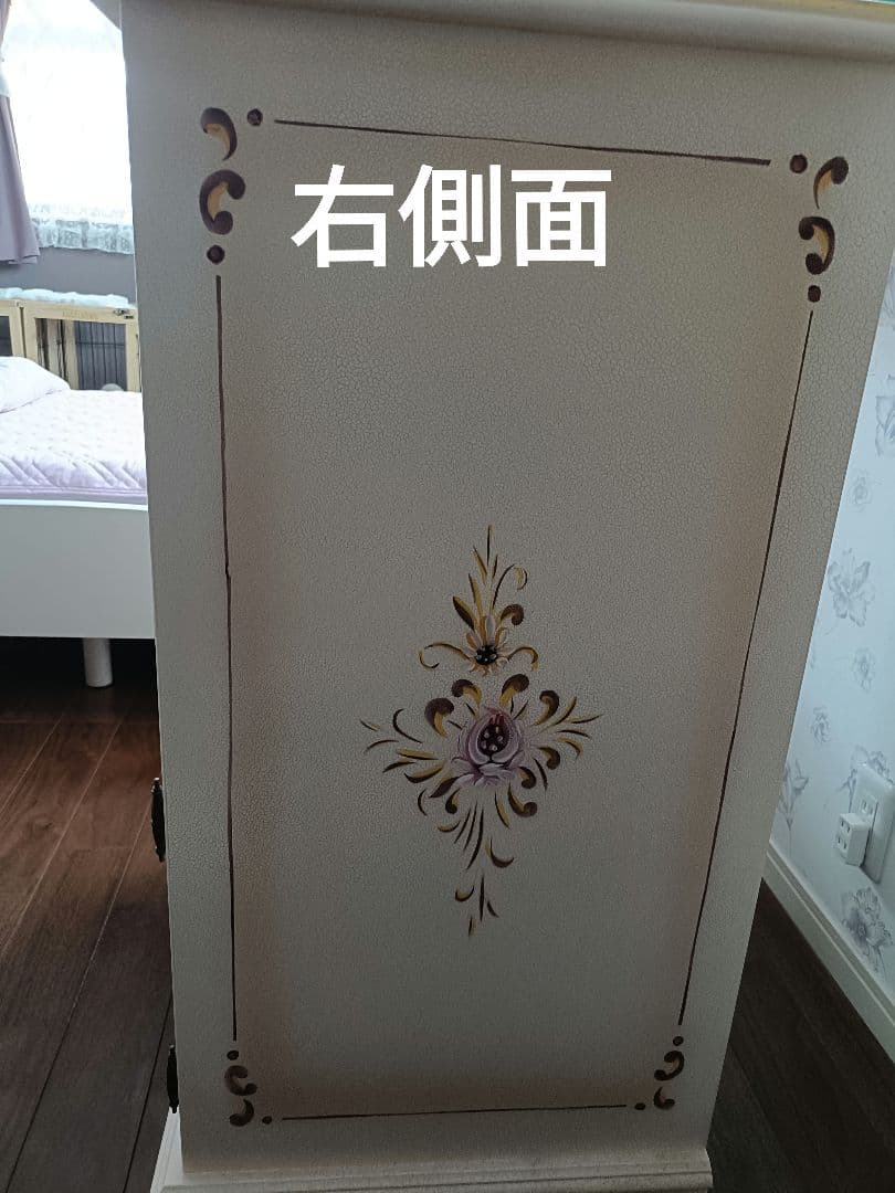 ロココ調　キャビネット　ガラス天板付