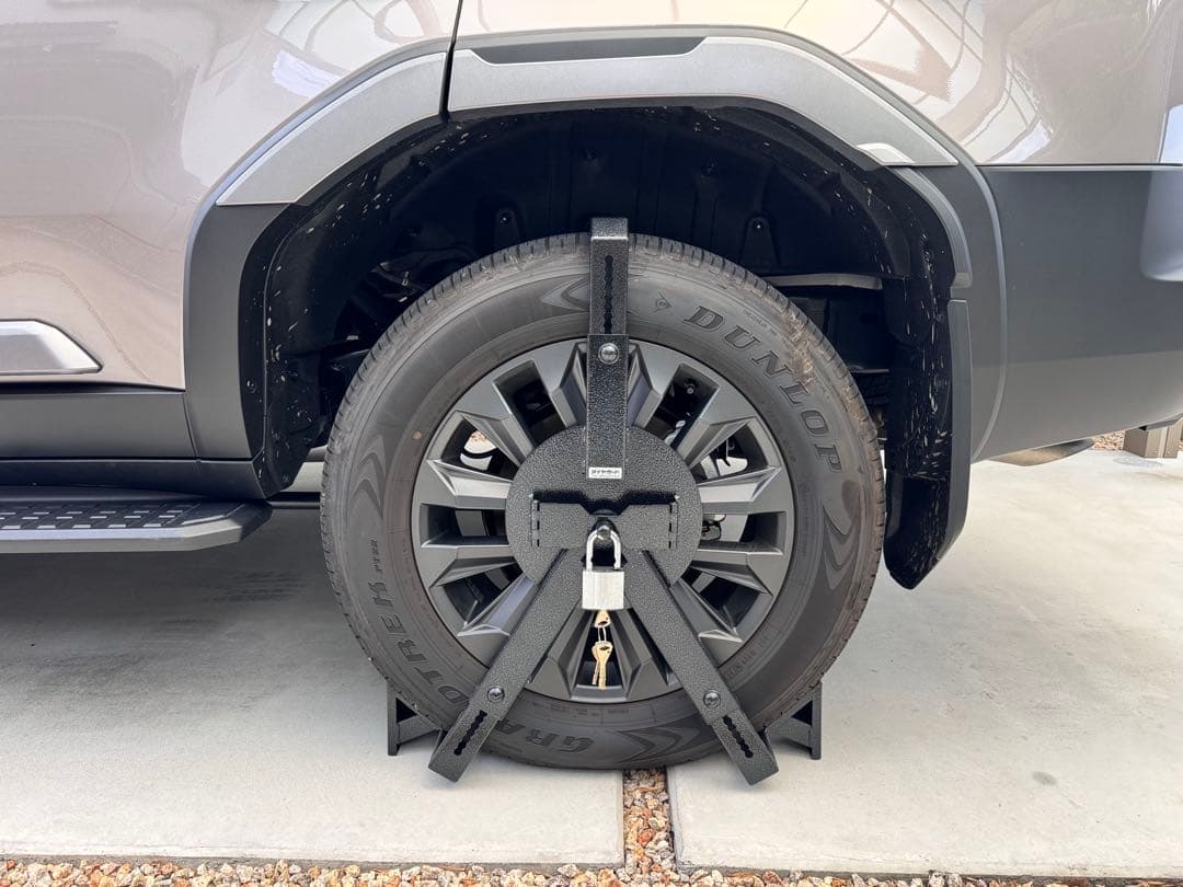 h*i様 鍵商　タイヤガード　ランクル　盗難防止