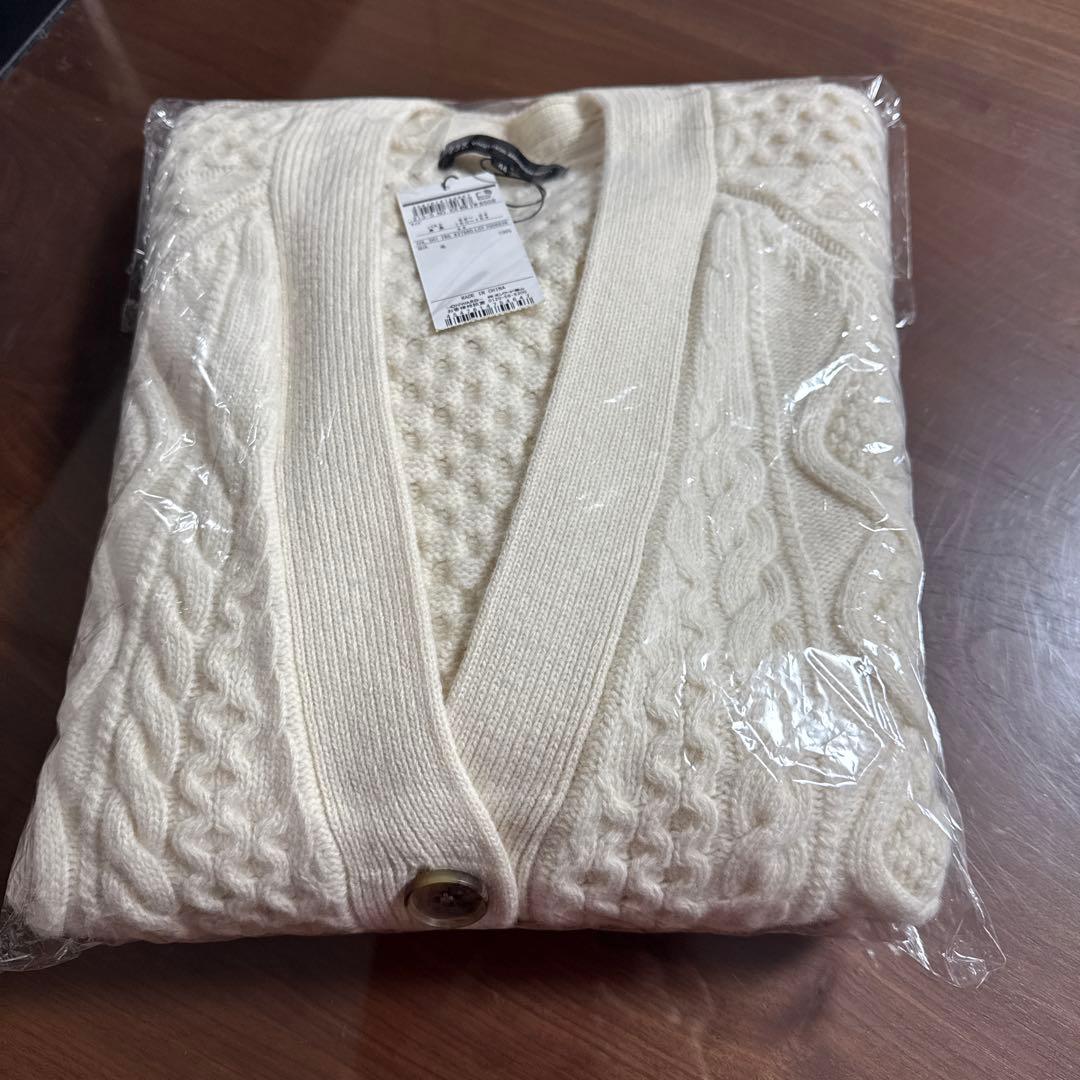 ２３区　毛１００% カーディガン