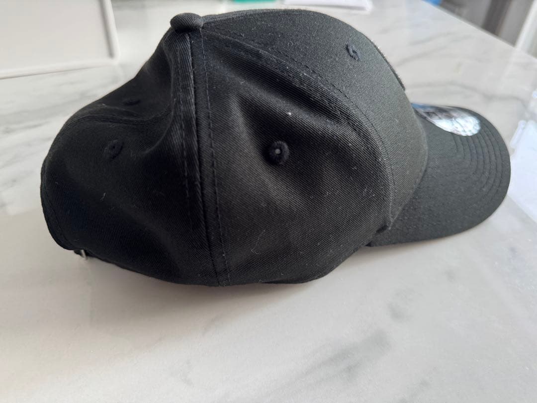 ブラック ストーン付き ベースボールキャップ