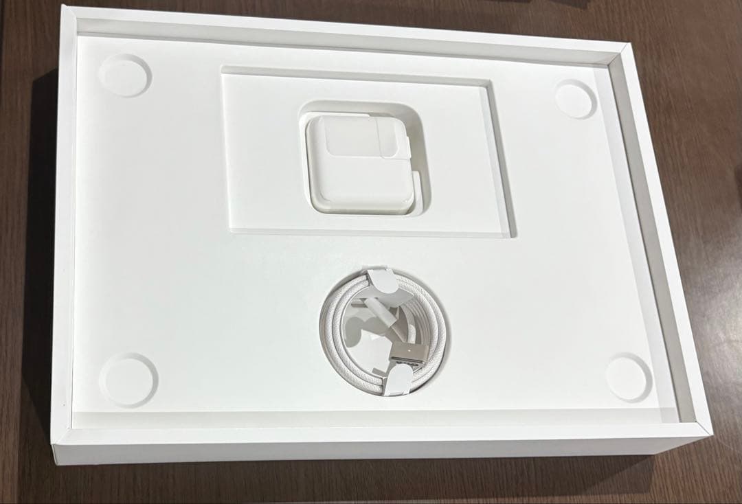 あ*ん様 ほぼ新品！充放電2回 MacBookAir A2681 256GB