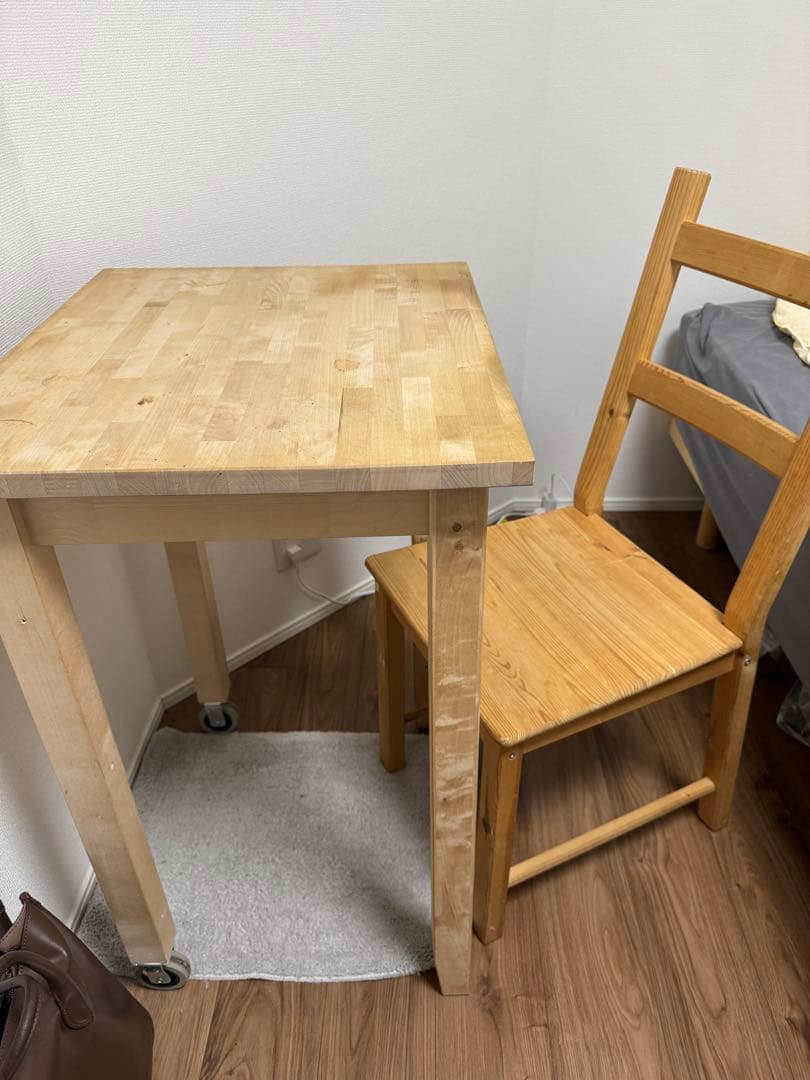 IKEA 木製テーブル キャスター付き　椅子セット