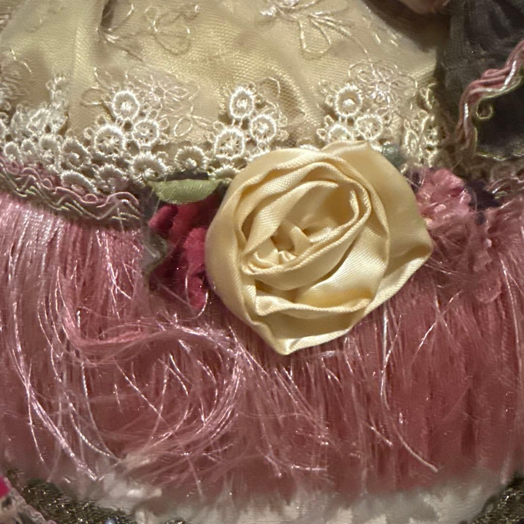 猫の豪華な衣装の人形