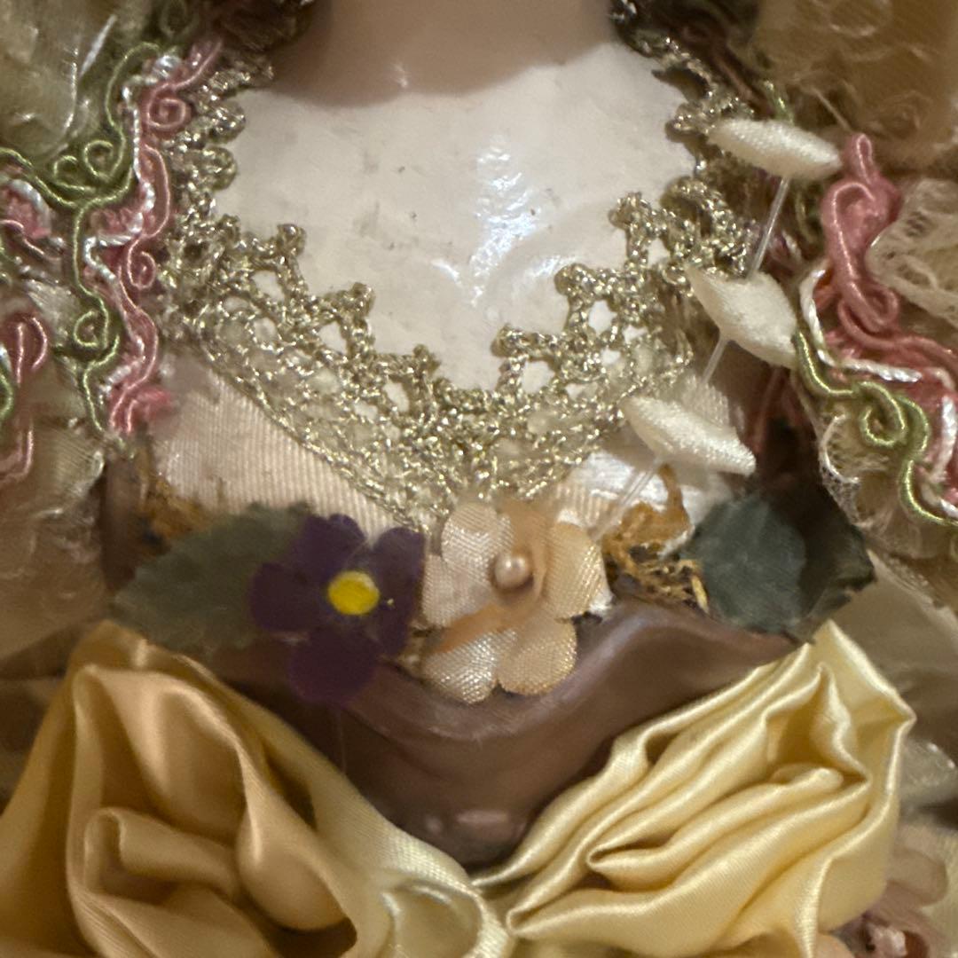 猫の豪華な衣装の人形