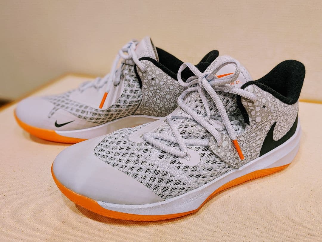 【新品】バレーボールシューズ　27.0cm　NIKE 専用箱有り