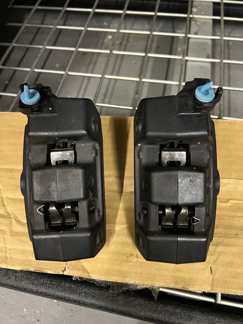 ハーレー　ツーリング　ブレーキキャリパー