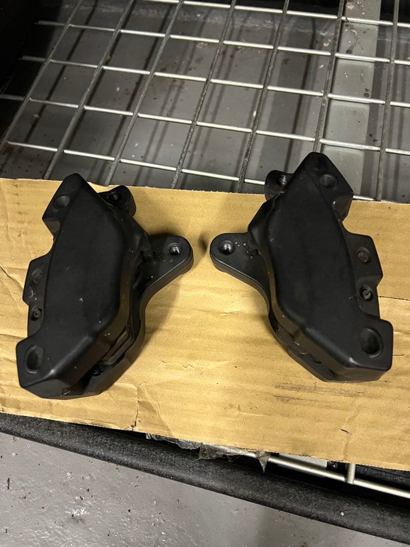 ハーレー　ツーリング　ブレーキキャリパー