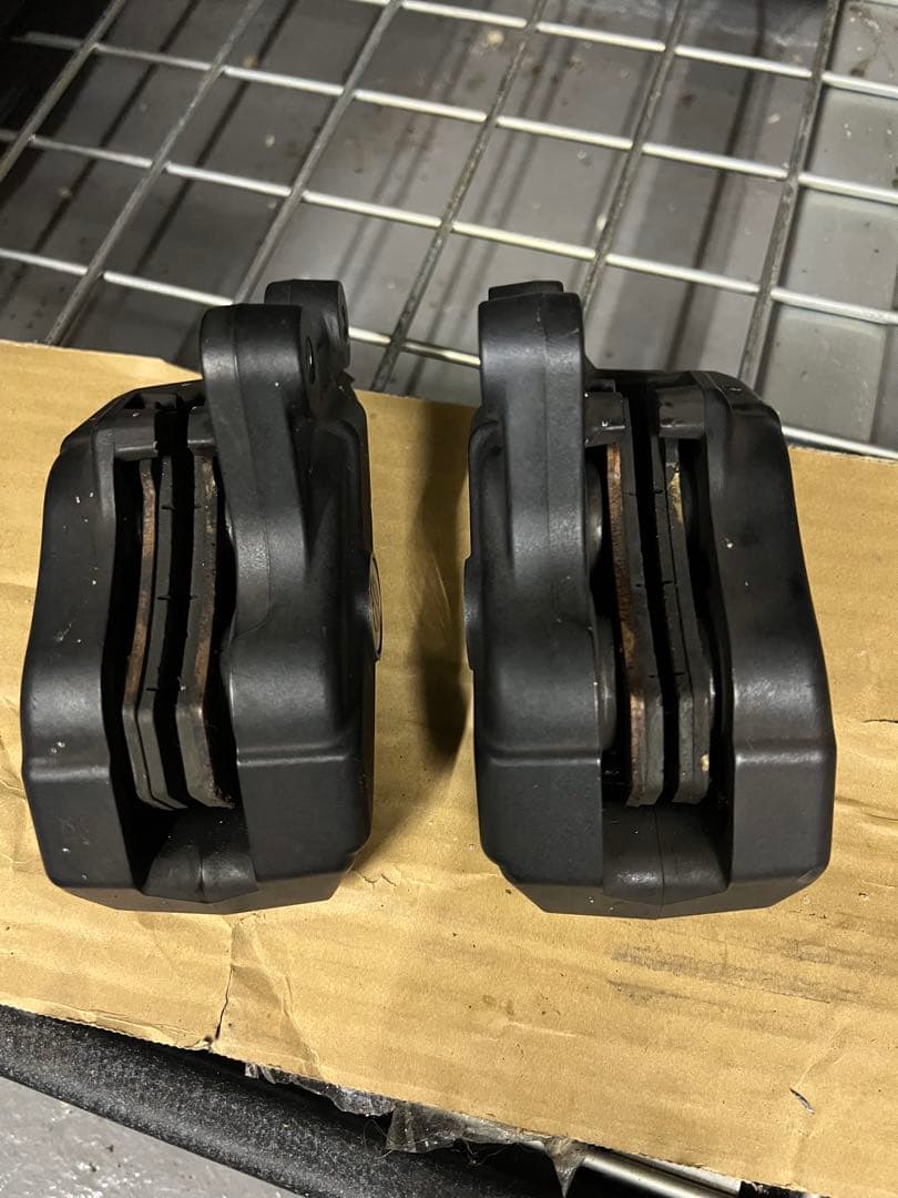 ハーレー　ツーリング　ブレーキキャリパー