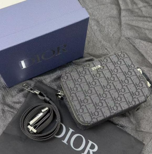 ブラック ショルダーバッグ