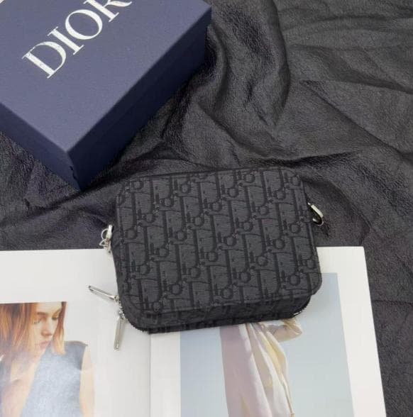 ブラック ショルダーバッグ