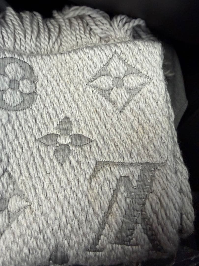 Louis Vuitton グレー マフラー フリンジ付き