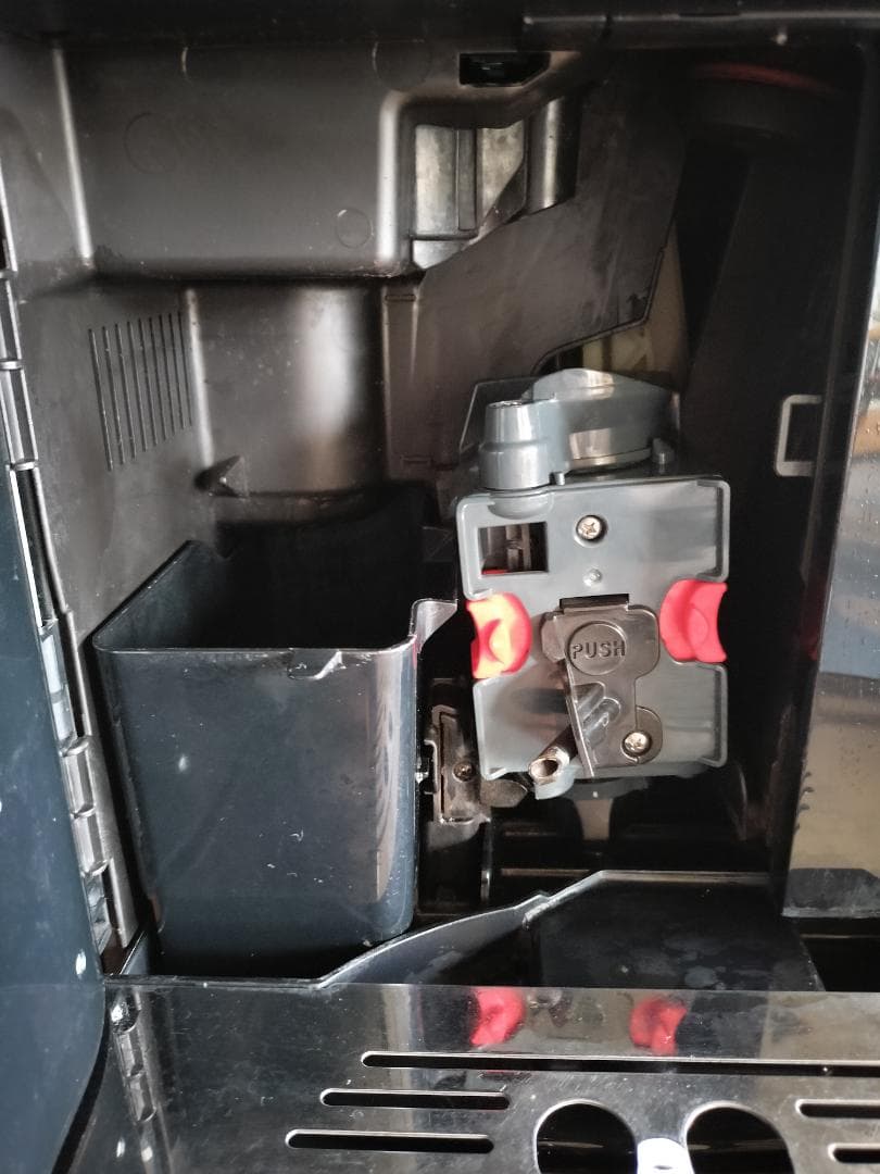 デロンギ マグニフィカ 全自動コーヒーマシン ESAM04110BH 美品