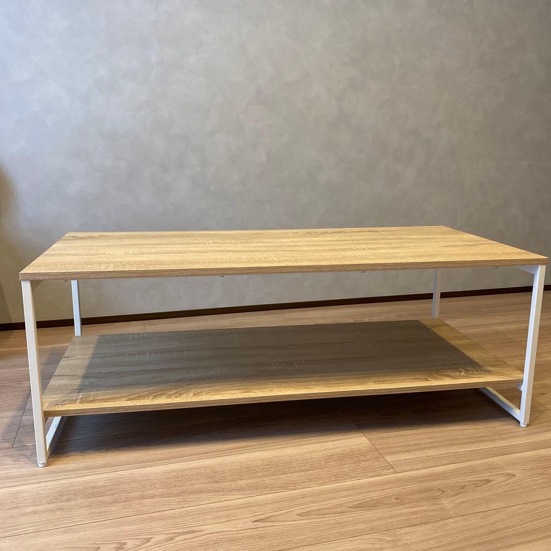 シンプルなナチュラルウッドテーブル