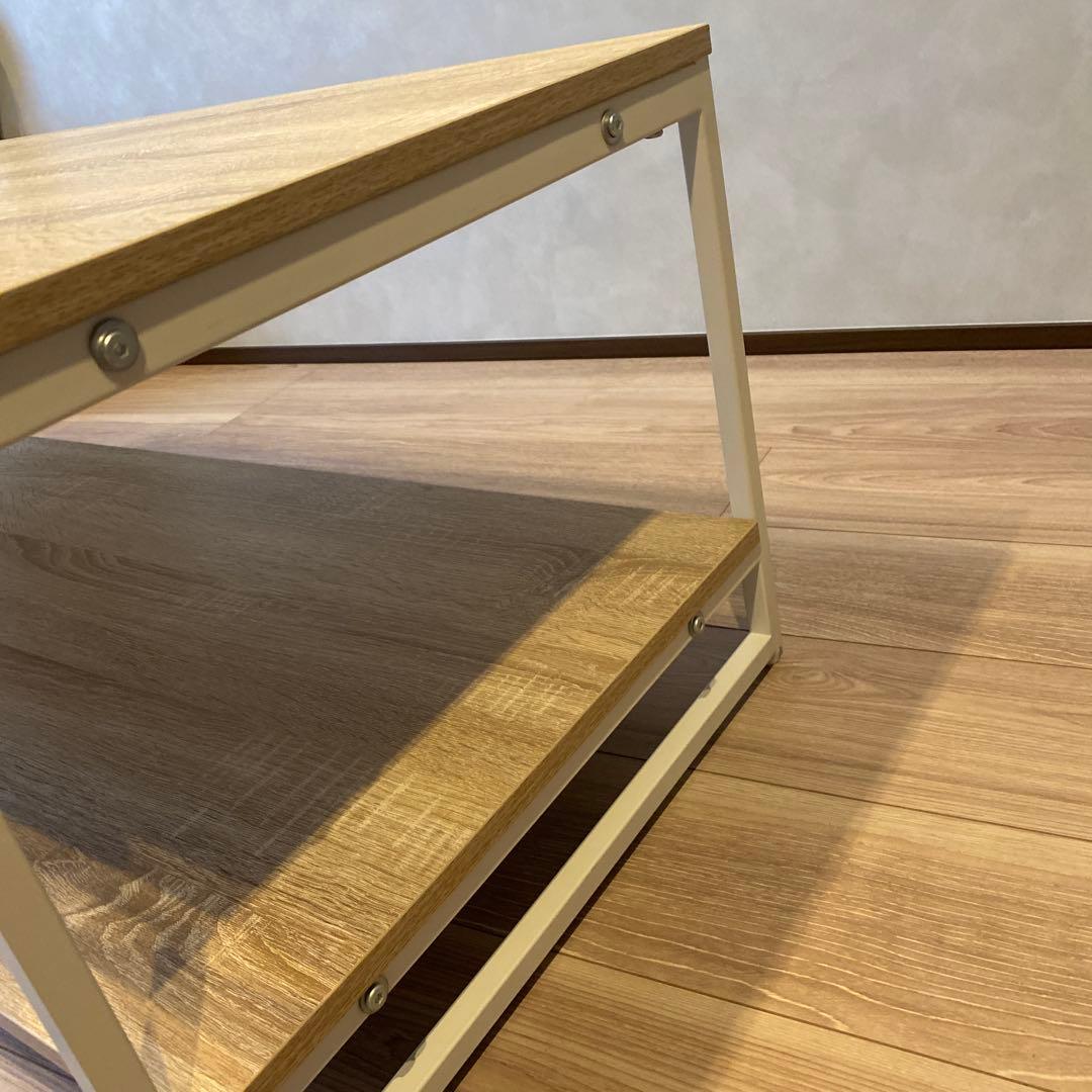 シンプルなナチュラルウッドテーブル