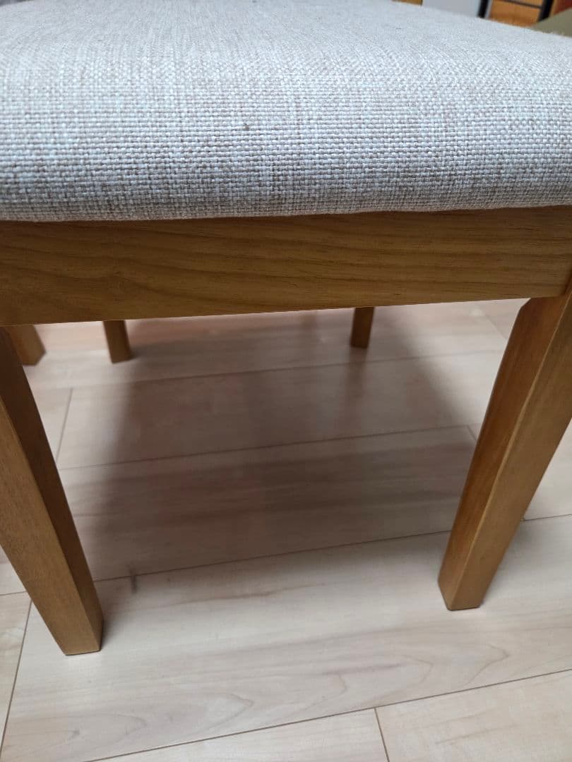 伸縮ダイニングテーブルとダイニングチェアセット