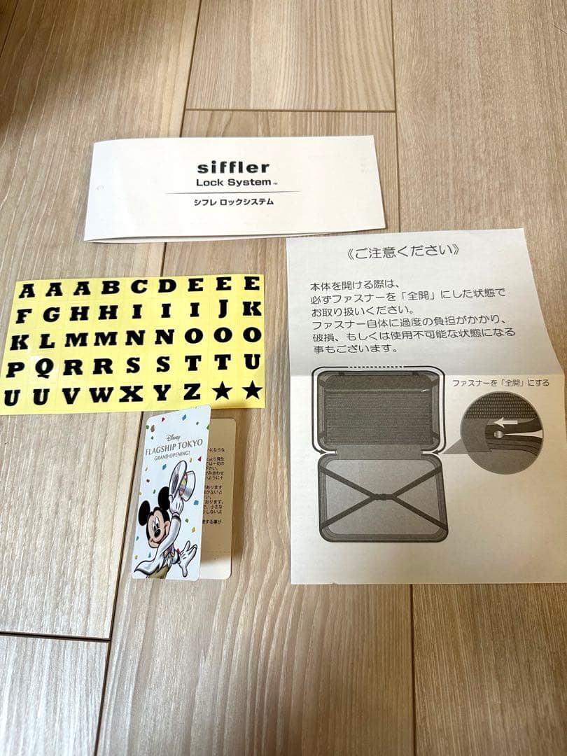 ディズニーストア　ミッキーマウス キャリーケース 送料込み匿名配送