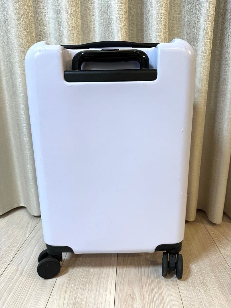 ディズニーストア　ミッキーマウス キャリーケース 送料込み匿名配送