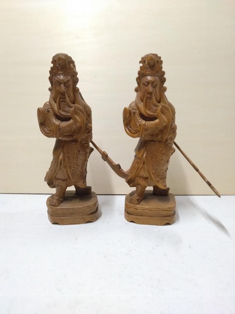 三国志    関羽像 　天然木彫り 置物 　2体