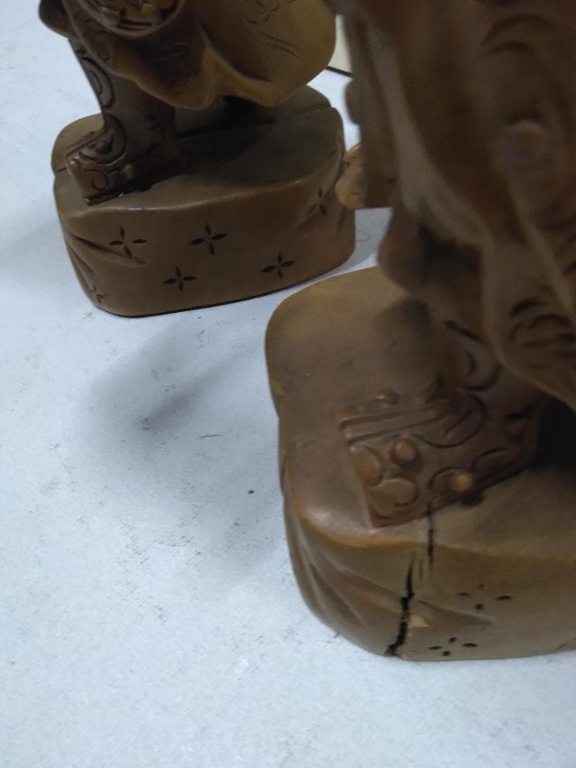 三国志    関羽像 　天然木彫り 置物 　2体