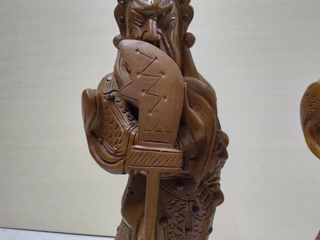 三国志    関羽像 　天然木彫り 置物 　2体