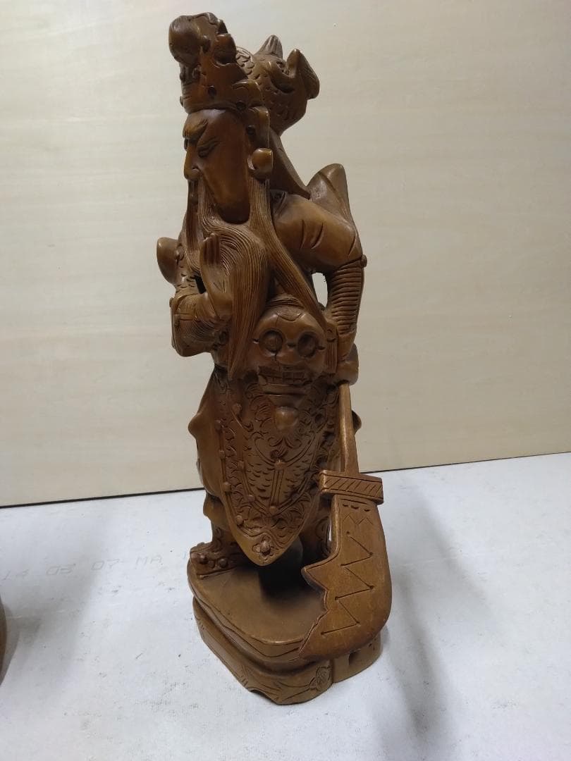 三国志    関羽像 　天然木彫り 置物 　2体