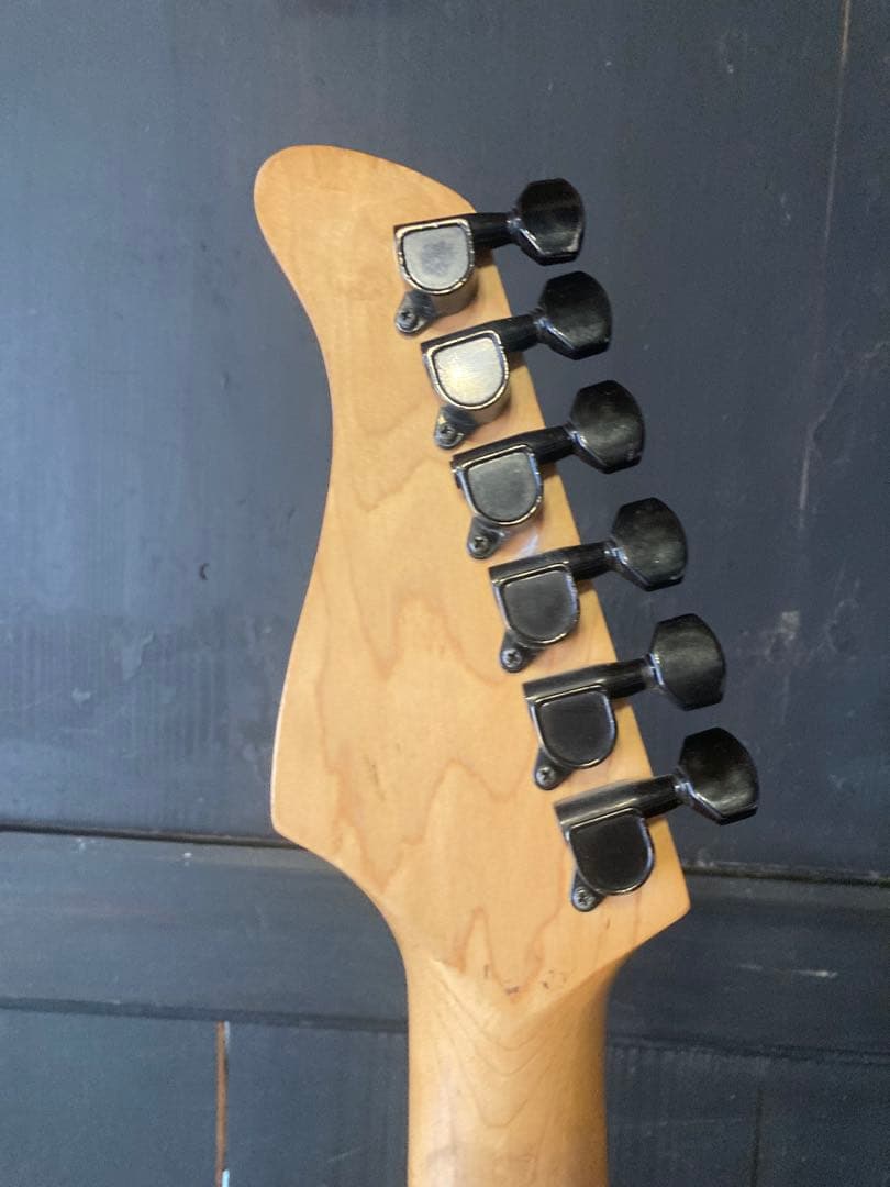 FELNANDES 赤いエレキギター