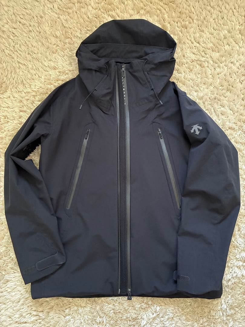 DESCENTE ALLTERRAIN ハードシェルジャケット“クレアス”