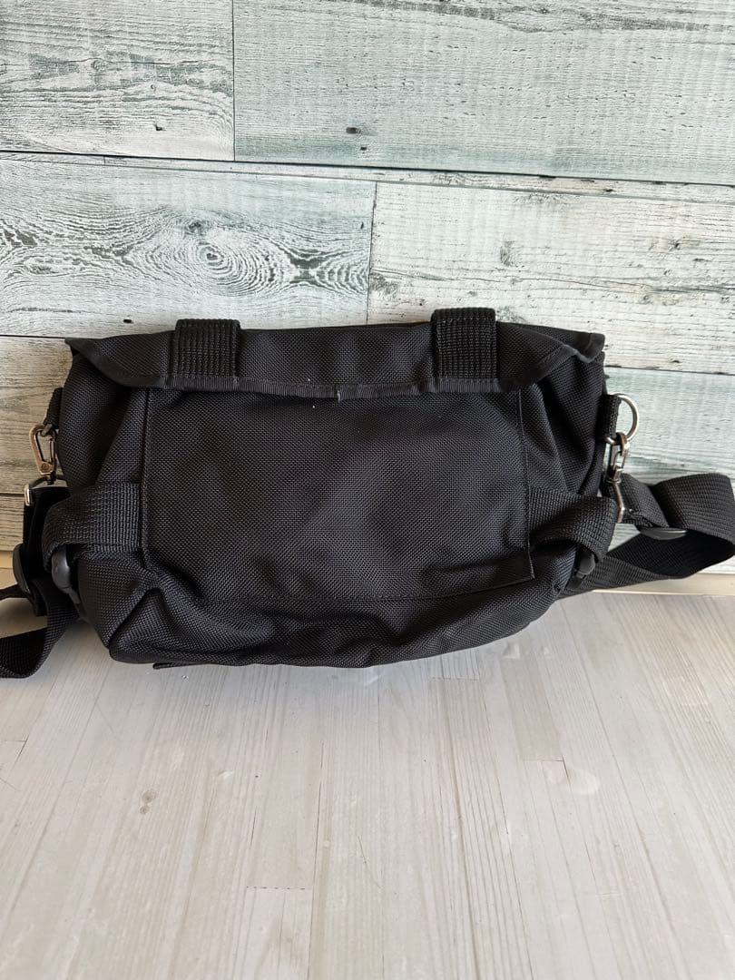 バンナイズ　van nuys ちょっとミリタリーなメッセンジャーバック