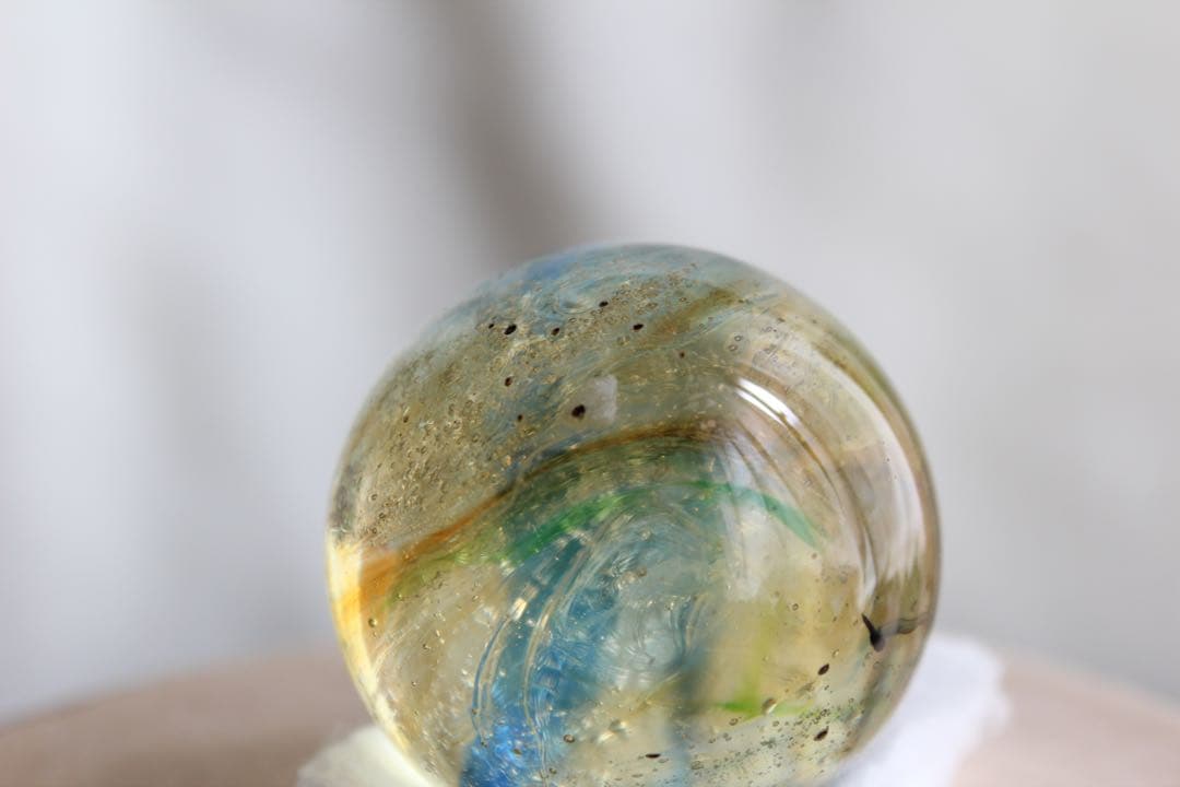 シエラネバダ産アンダラクリスタル　スフィア　マルチカラー（黄・青）