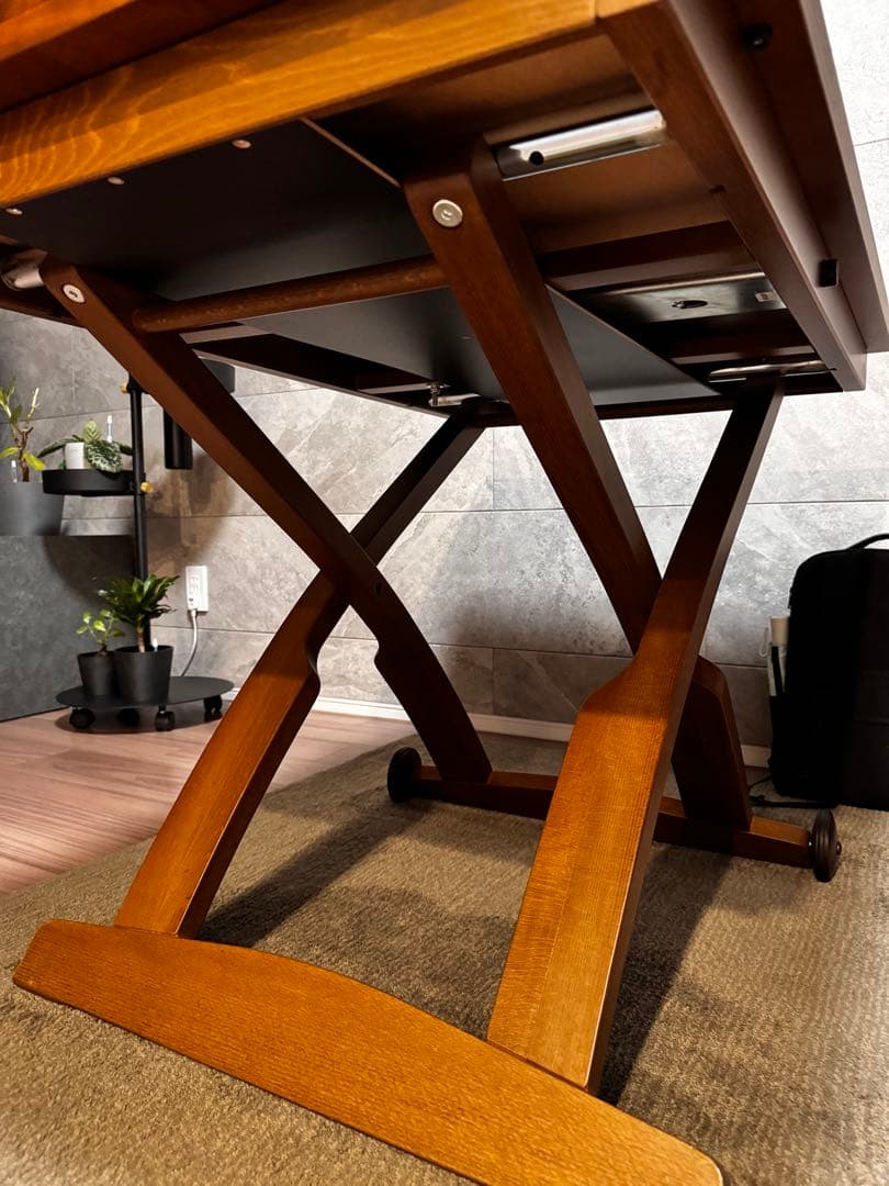 ★大豆★カリガリス コヌビア マスコッティ 伸長・昇降式テーブル