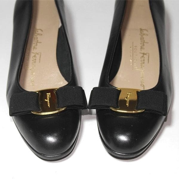 N*i様 Ferragamo ヴァラ リボン パンプス 黒 5C ヒール3.5c