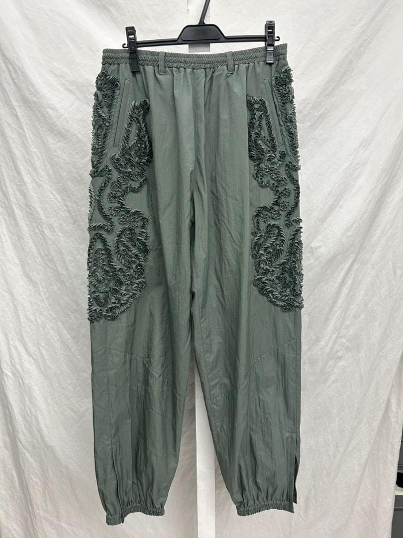 TAAKK 装飾付きグリーンパンツ サイドジッパー