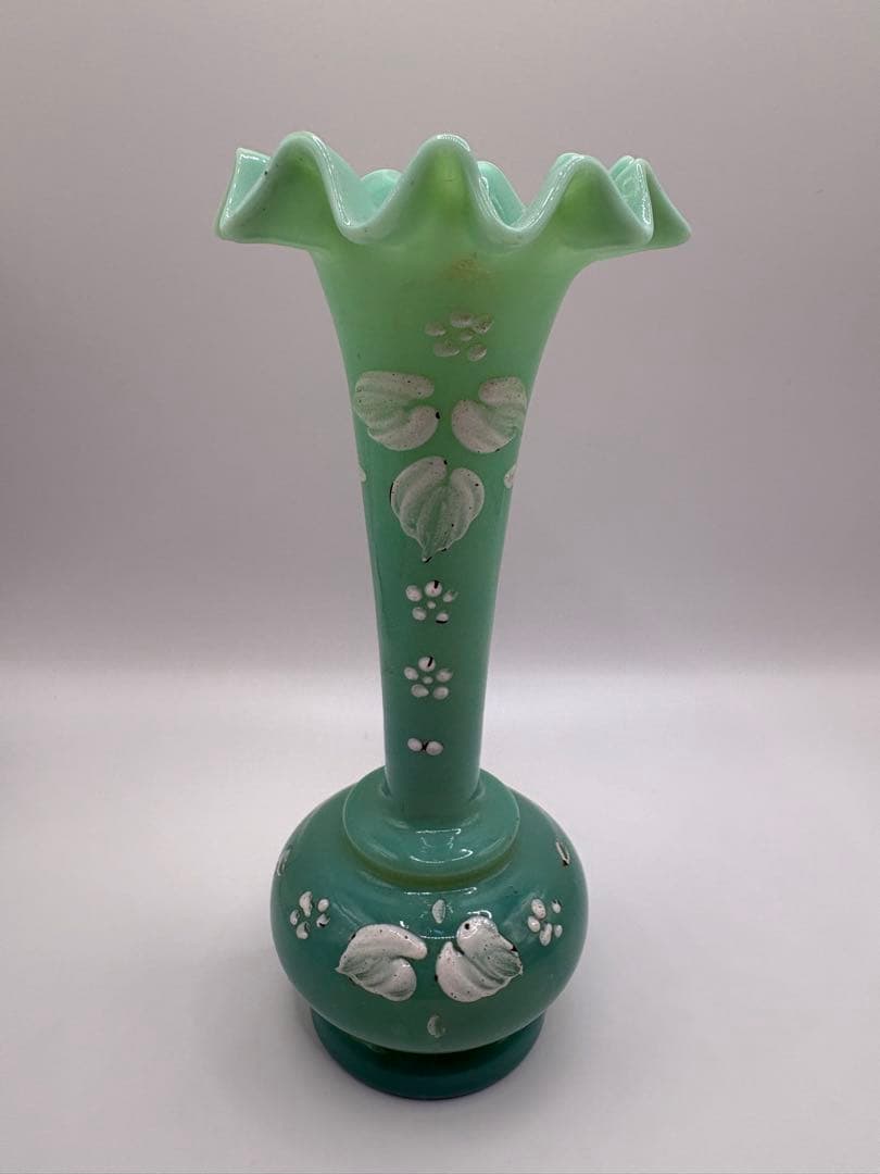 『フラワーベース / 花瓶』アンティーク グリーンオパールセントガラス