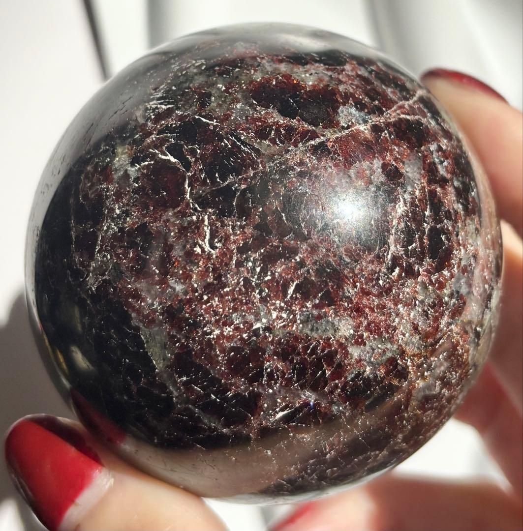 《希少深紅・希少結晶》上質ガーネットスフィア φ6.5 レア個体・多結晶の重厚美