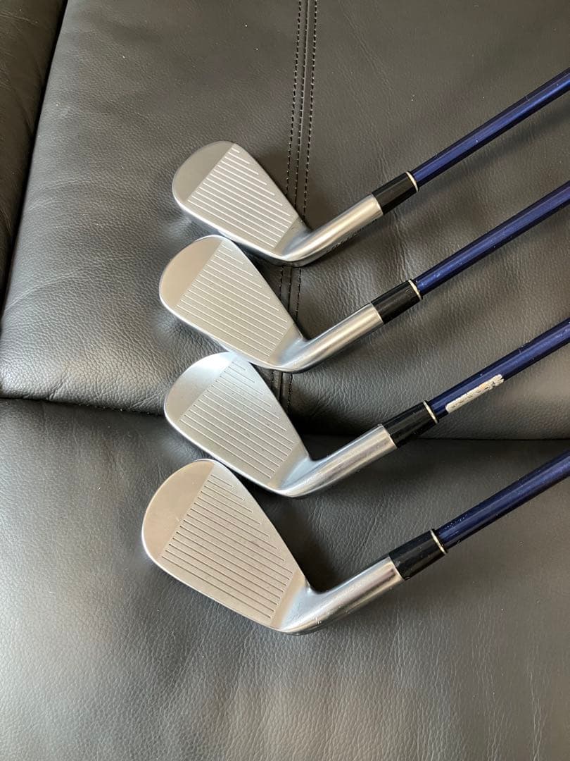 ダンロップ　スリクソンZX4アイアンNo.5〜9.P.A.S８本セット