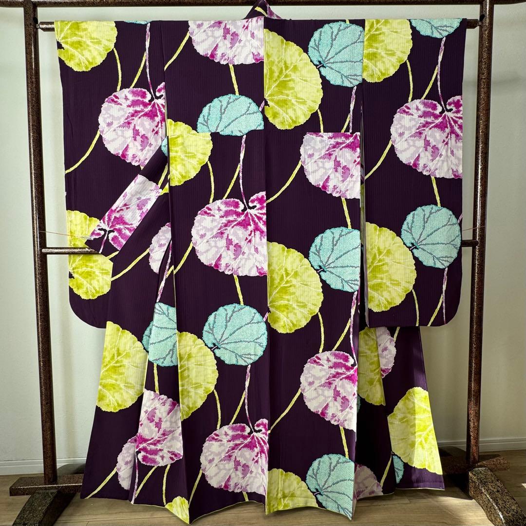 超美品　正絹　現代　振袖　小紋柄　成人式　着物　正絹　167 濃紫　水色　蓮葉