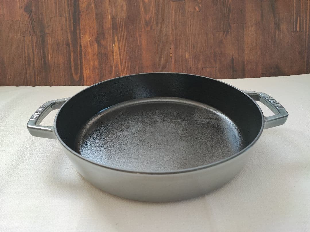 staub 両手フライパン / グレー 26