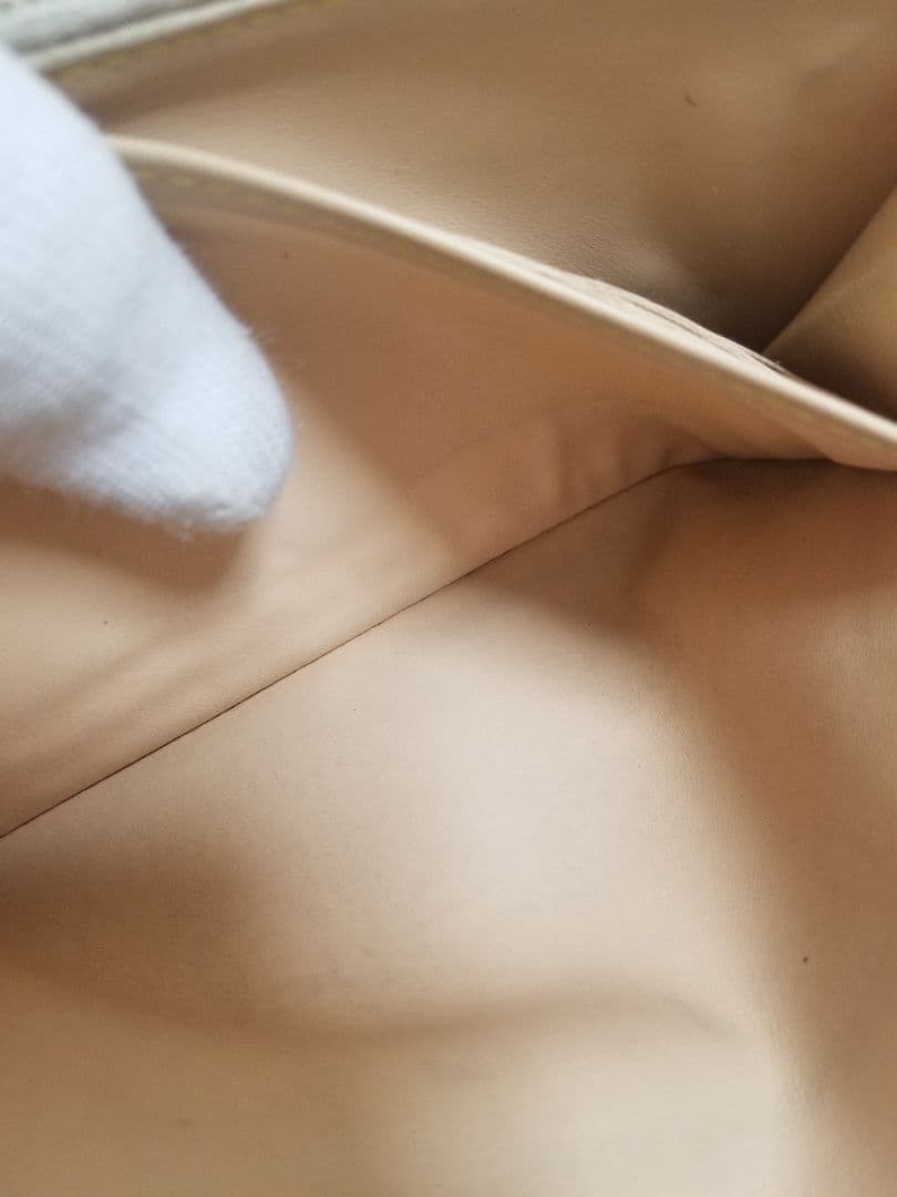 ルイヴィトン マルチカラー モノグラム 二つ折り財布 長財布 ホワイト系