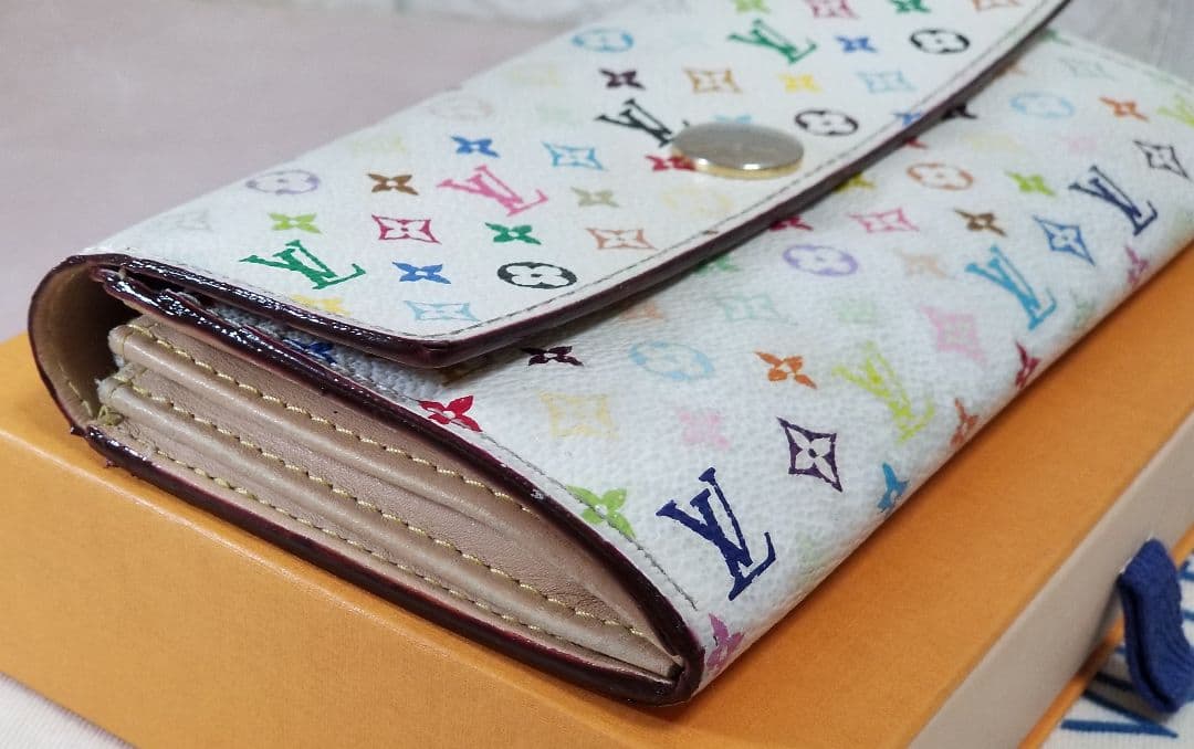 ルイヴィトン マルチカラー モノグラム 二つ折り財布 長財布 ホワイト系