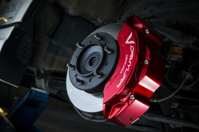 ハイエース　Gibson CAMYRA ブレーキキャリパーカバー（RED）