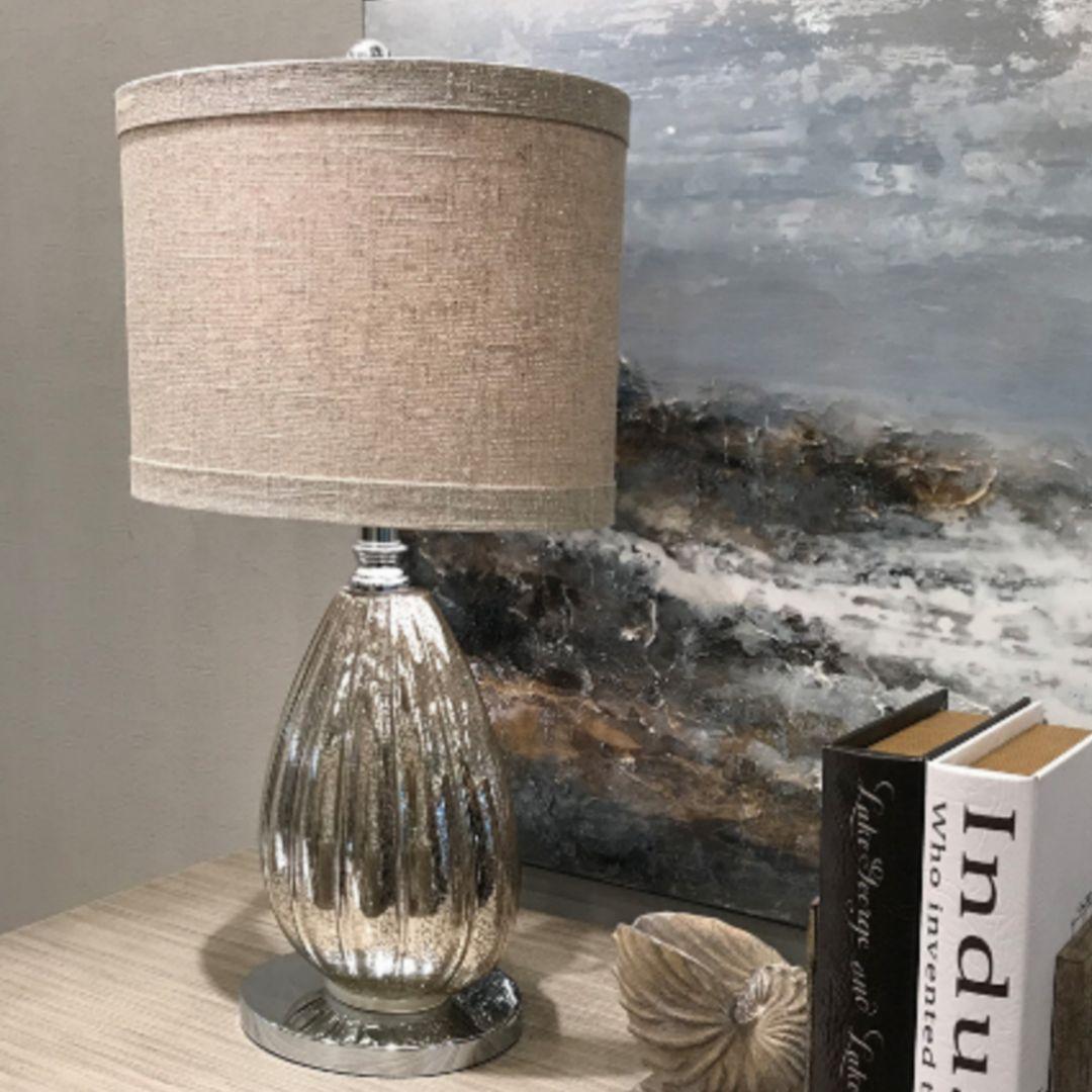 ヨーロッパ輸入　メタル&リネン使用　『ラメ入りシェードテーブルランプ』　シルバー