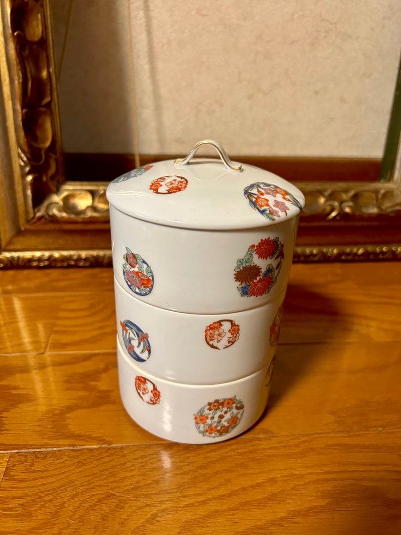 有田焼 深川製磁重箱 蓋物3段　花柄 宮内庁御用達　金彩