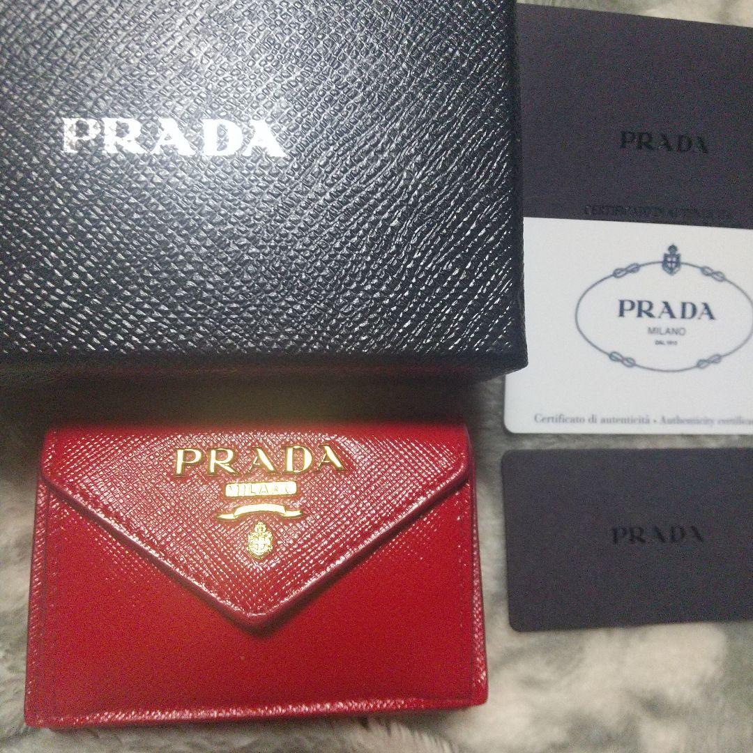プラダPRADAコンパクトウォレット　レッド系