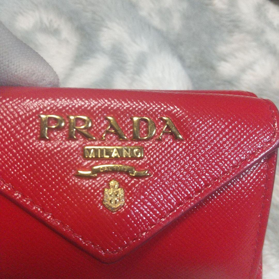 プラダPRADAコンパクトウォレット　レッド系
