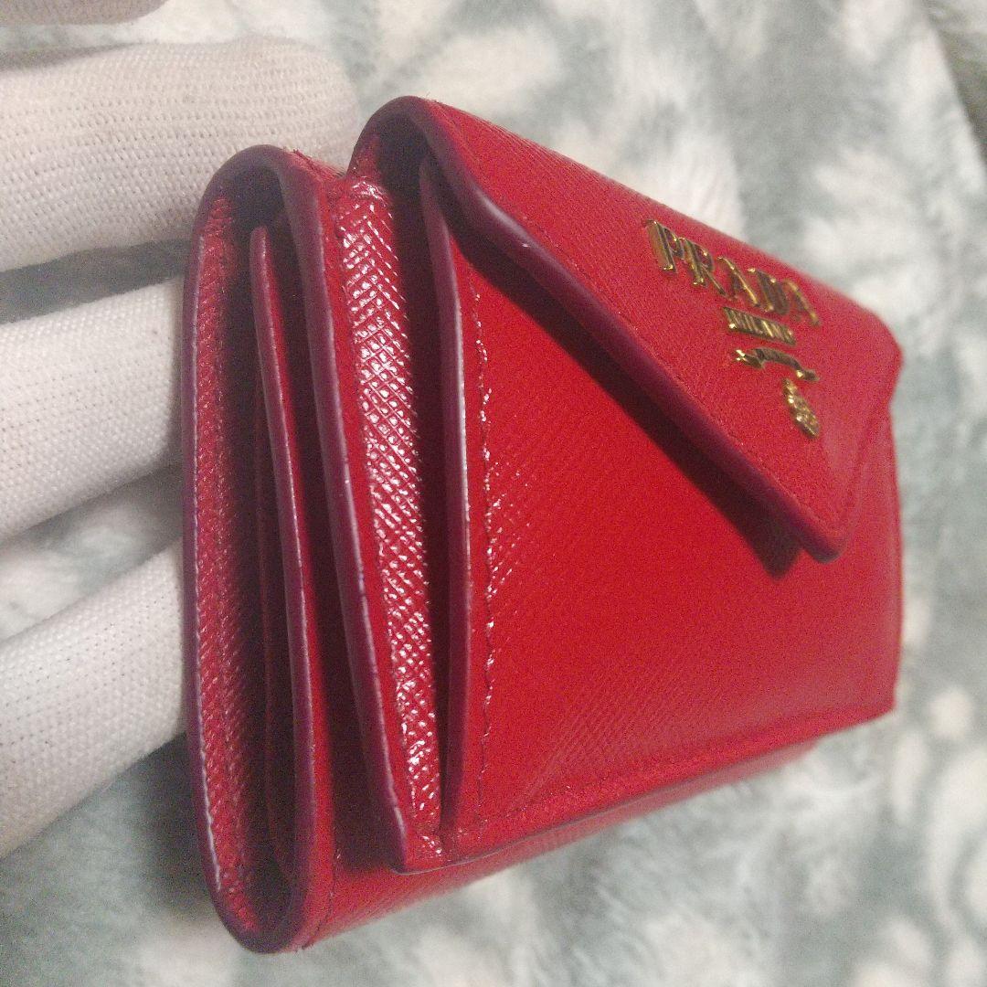 プラダPRADAコンパクトウォレット　レッド系