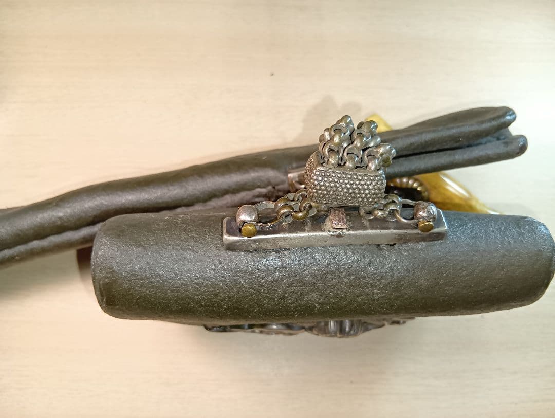 煙管入れ　龍前金具　極上美品金工梅金具根付