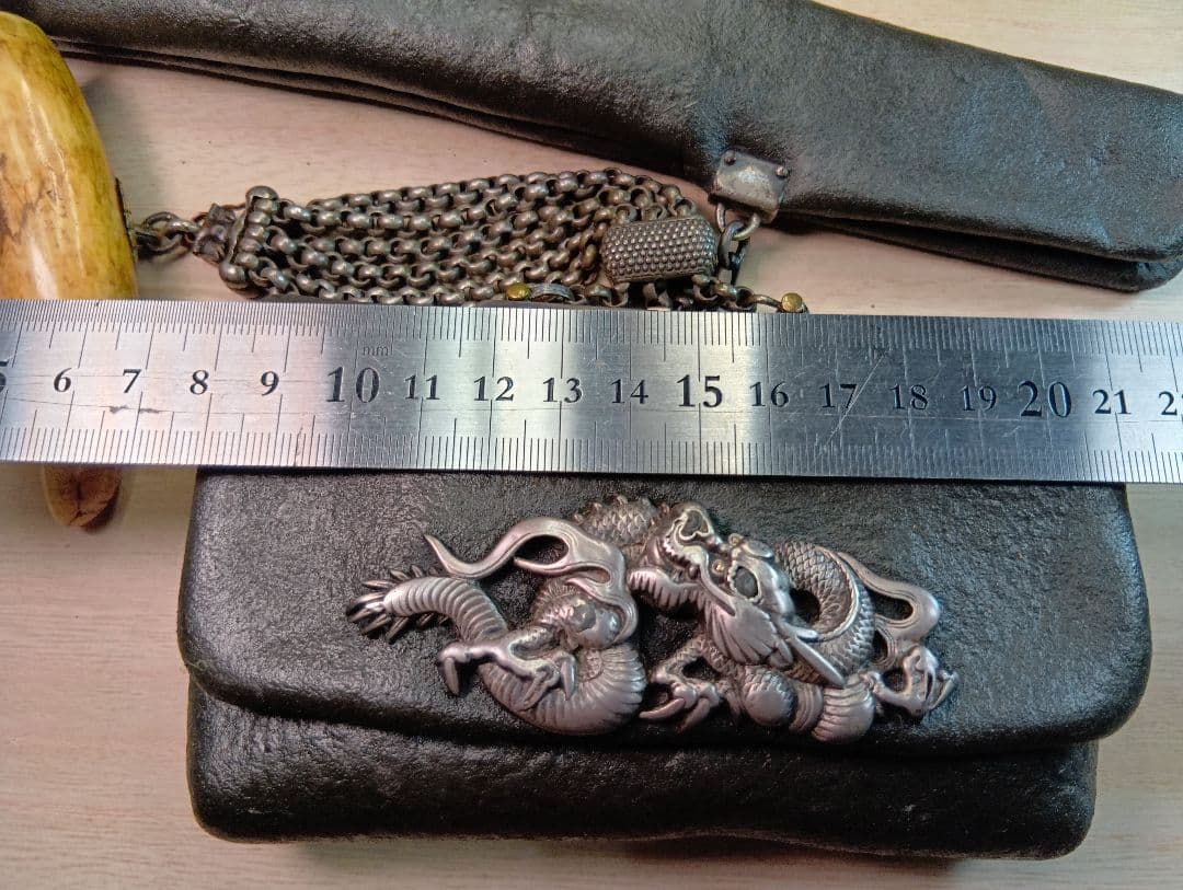 煙管入れ　龍前金具　極上美品金工梅金具根付