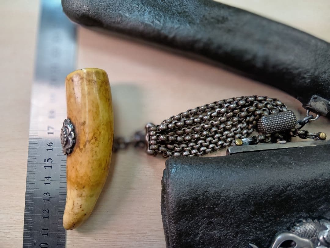 煙管入れ　龍前金具　極上美品金工梅金具根付