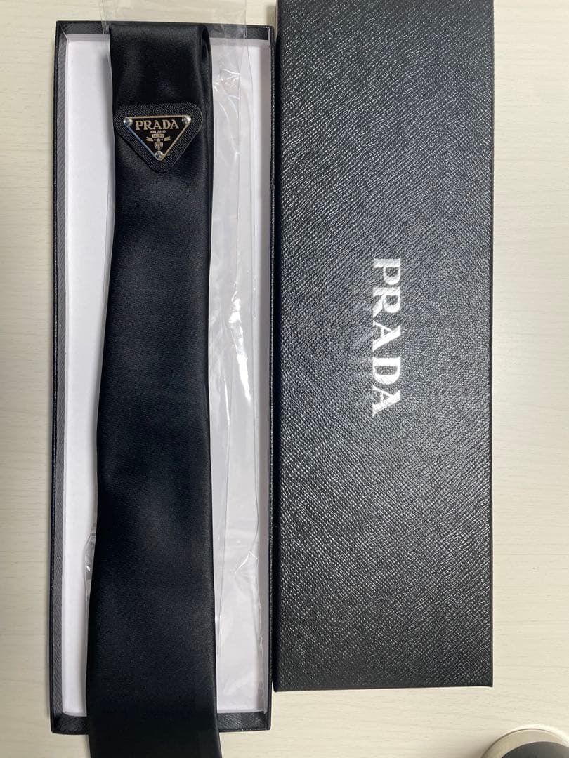 PRADA ブラック ネクタイ サテン