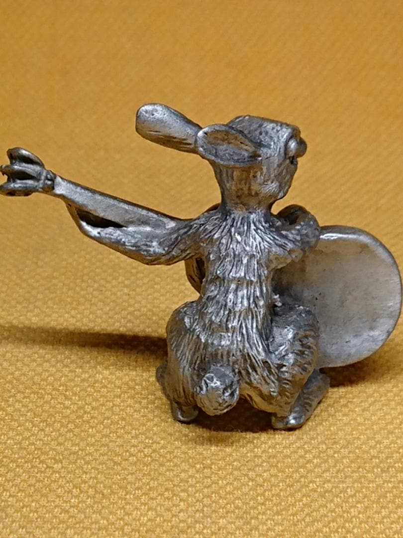 ウサギ　兎　金属　彫像　オブジェ　置物　インテリア　工芸品　美術品　A3387